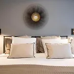 Black Pearl Deluxe Apartments